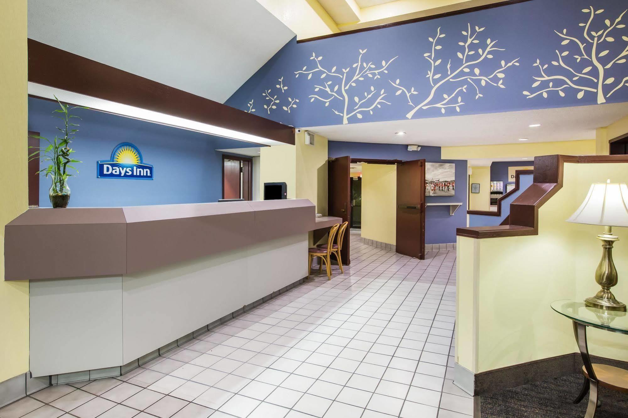 Days Inn By Wyndham Blue Springs Εξωτερικό φωτογραφία