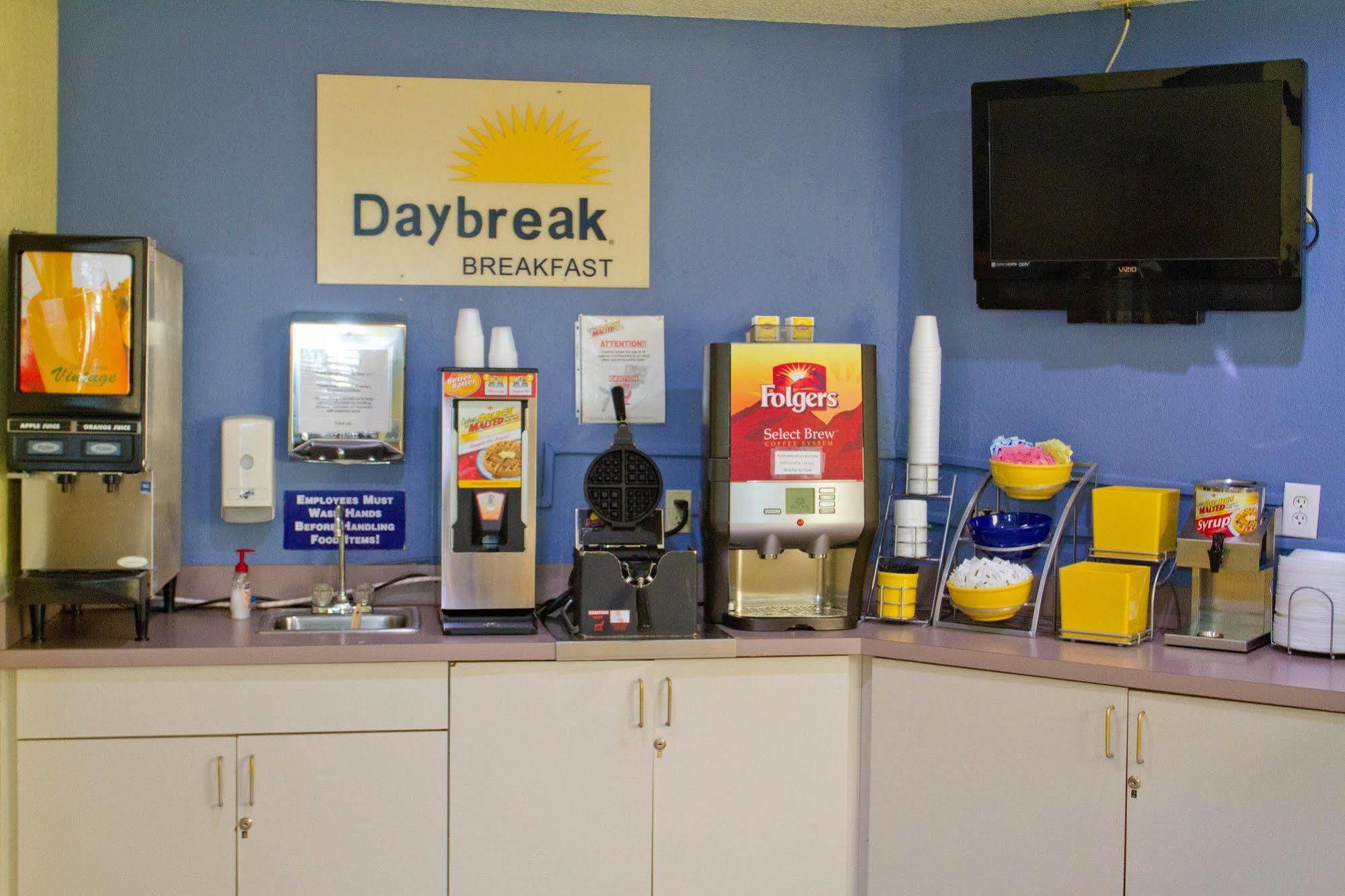 Days Inn By Wyndham Blue Springs Εξωτερικό φωτογραφία