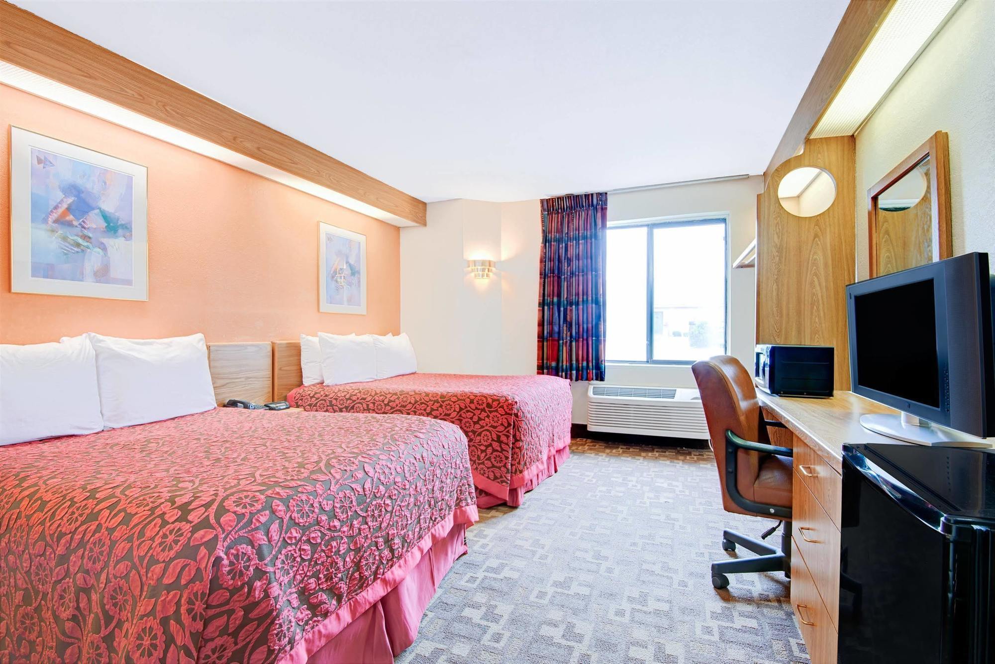 Days Inn By Wyndham Blue Springs Εξωτερικό φωτογραφία