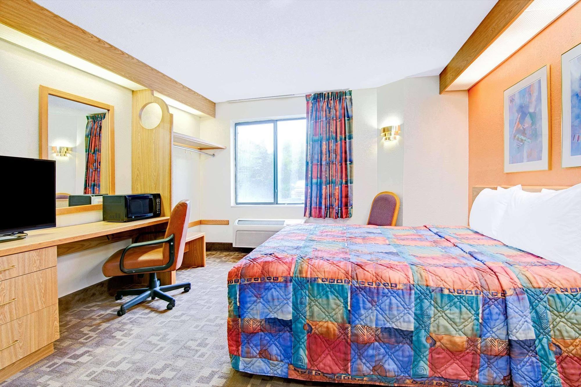 Days Inn By Wyndham Blue Springs Εξωτερικό φωτογραφία