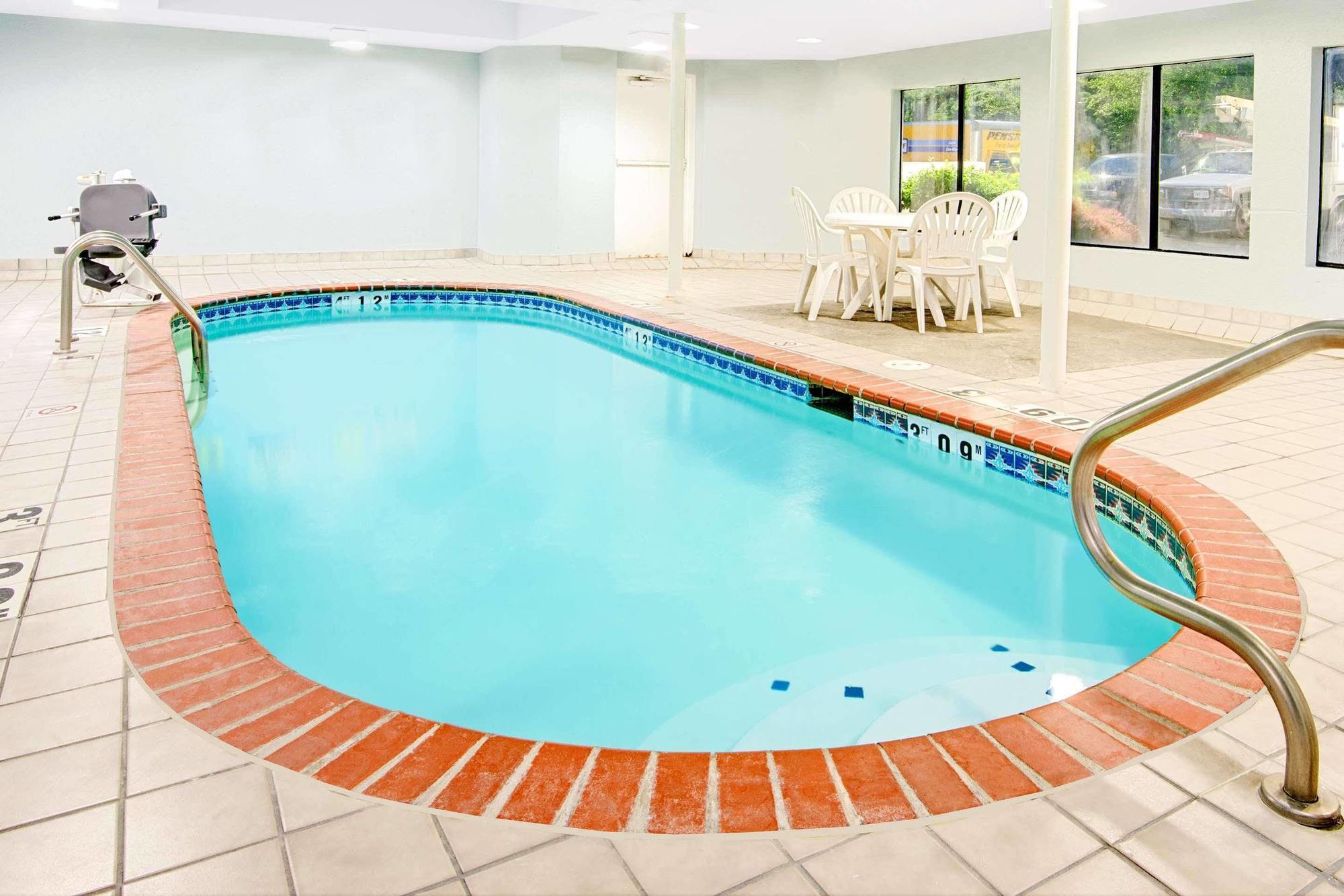Days Inn By Wyndham Blue Springs Εξωτερικό φωτογραφία