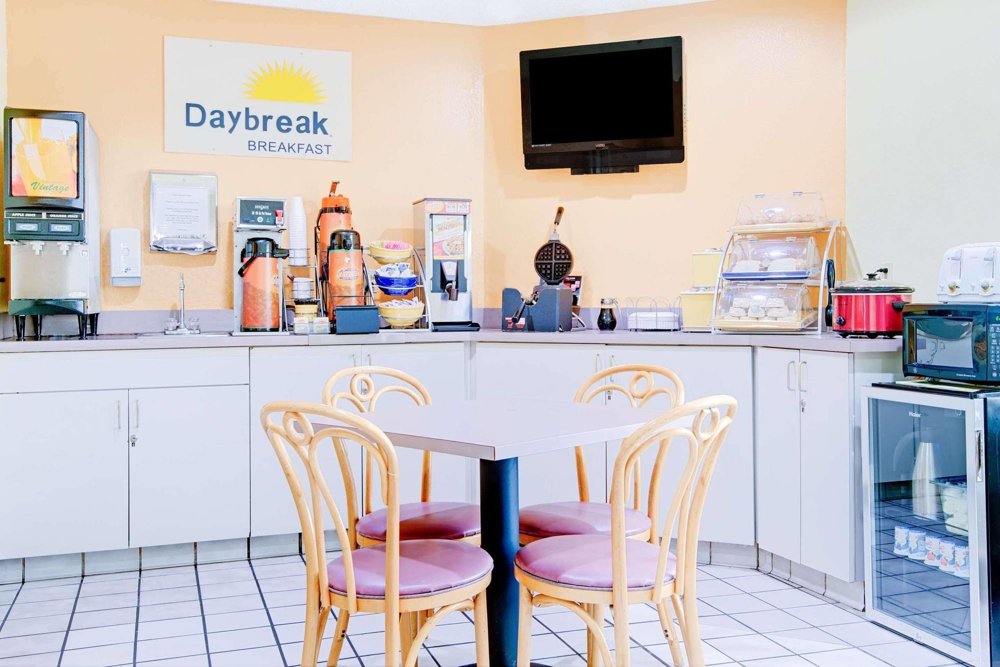 Days Inn By Wyndham Blue Springs Εξωτερικό φωτογραφία
