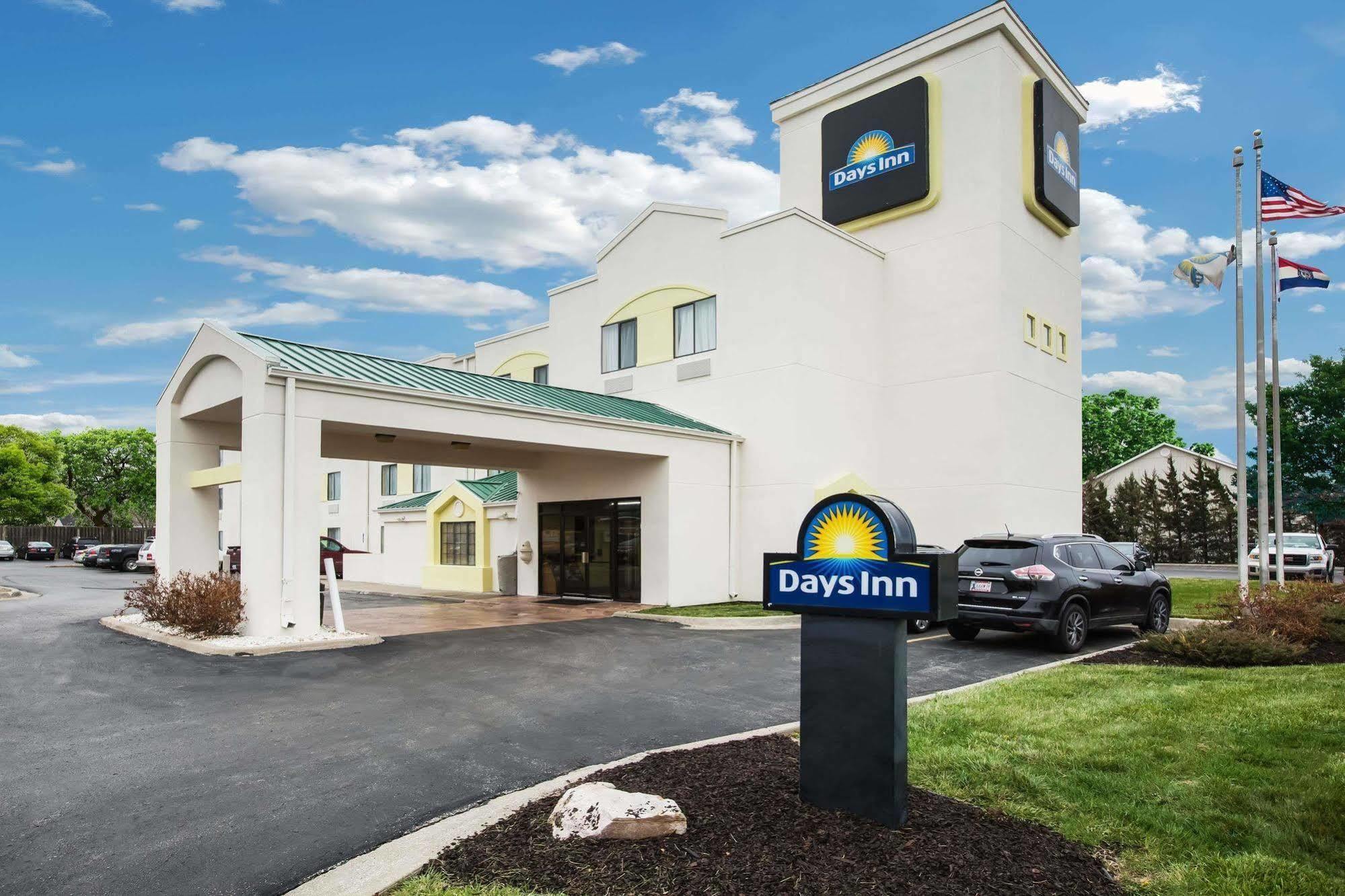 Days Inn By Wyndham Blue Springs Εξωτερικό φωτογραφία