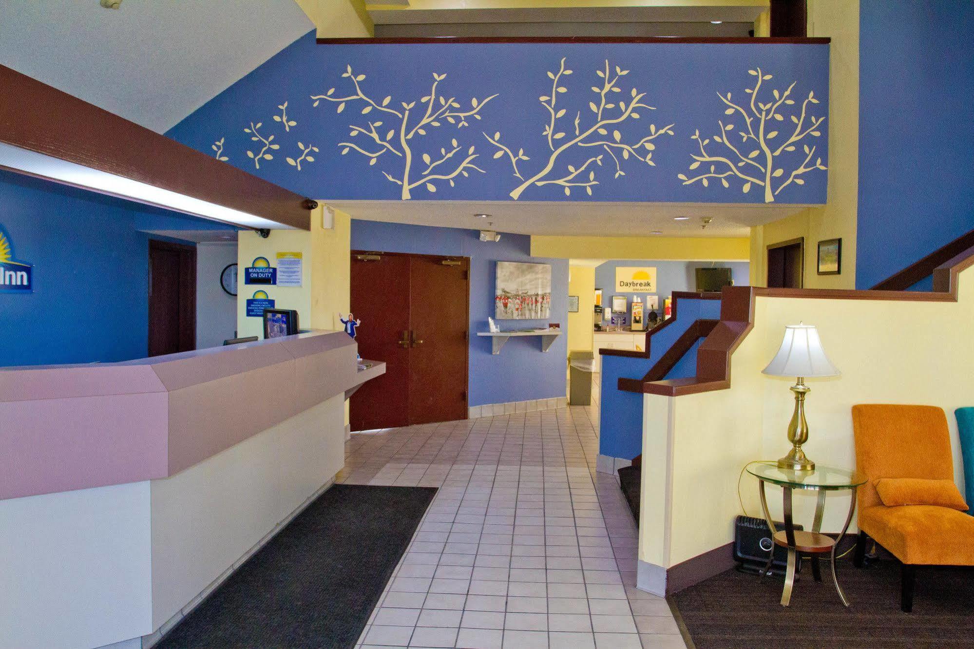 Days Inn By Wyndham Blue Springs Εξωτερικό φωτογραφία